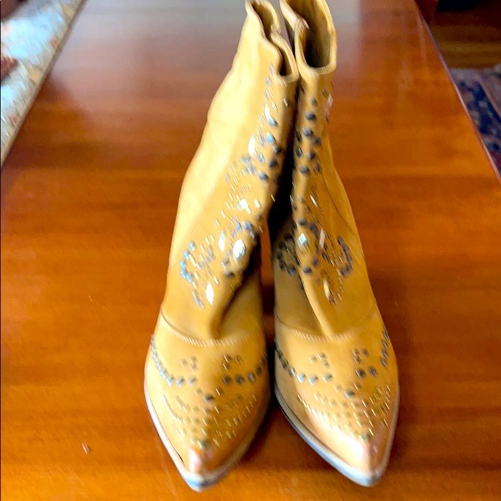 Western style leather boots